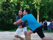 Kevin Harnischberg, à gauche, et André Liaudet ont remporté leur premier tournoi, ensemble, à la plage d'Yverdon. © Ducros