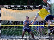 Le beach-handball, une discipline spectaculaire au possible. © Sylvain Liechti