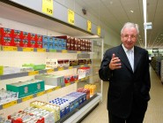 René Rohner, porte-parole romand d’Aldi Suisse, dans la filiale flambant neuve du discounter à Orbe. © Muriel Antille