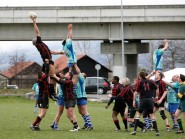 Les rugbymen yverdonnois tâcheront de s'élever plus haut que Stade Lausanne, demain, aux Vuagères! © Muriel Antille