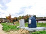 Une mixité entre conteneurs enterrés, comme celui du Vieux-Moulin (ci-dessus) et conteneurs aériens est envisagée. © Nadine Jacquet
