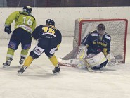 Il restait un peu plus de deux minutes quand Michael Pottier (16) a marqué le but de la victoire pour le HCY. © Juillerat Il restait un peu plus de deux minutes quand Michael Pottier (16) a marqué le but de la victoire pour le HCY. © Juillerat