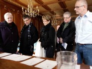 Hélène Grand (Solidarité & Ecologie), Jean-David Chapuis (UDF), Georgette Romon (UDF), Pierre Cherbuin (Verts’libéraux) et Roger Gygax (MCVD), très attentifs juste avant le tirage au sort de l’ordre des listes. © Muriel Antille