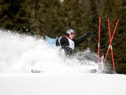 Il a parfois fallu mettre de gros coups de carres pour maîtriser la piste des Rasses. © Muriel Antille