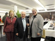 Willy Gonin a été fêté, en compagnie de son épouse Viviane, par une quarantaine de ses citoyens, vendredi dans le restaurant d’Y-Parc. Pierrette Roulet-Grin a effectué  sa dernière sortie officielle en tant que préfète. © Nadine Jacquet
