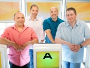 Eric Baatard, Nicolas Strickler, Philippe Frosio et Frédéric Gallaz défendront les couleurs vaudoises dans la finale du jeu télévisé «Le monde est petit». © SD Eric Baatard, Nicolas Strickler, Philippe Frosio et Frédéric Gallaz défendront les couleurs vaudoises dans la finale du jeu télévisé «Le monde est petit». © SD