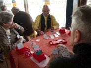 Tino Iacona (avec l’écharpe) et son partenaire Gilbert Creste: concentration et réflexion pour cette équipe nord-vaudoise! © Mickaël Justo