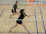 En remportant leur double face à Team Argovia en trois sets, Malika Golay (premier plan) et Ornella Dumartheray ont parfaitement lancé le week-end décisif pour le BC Yverdon. © Muriel Antille