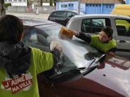 Les participants au camp se sont réunis à plusieurs reprises pour partager des moments de prière et d’échange. Rendre de petits services à son prochain, une autre manière de vivre sa foi. Certains ont lavé des voitures, d’autres ont ramassé les déchets aux Rives du Lac ou encore organisé une garderie dans un centre commercial. DR Les participants au camp se sont réunis à plusieurs reprises pour partager des moments de prière et d’échange. Rendre de petits services à son prochain, une autre manière de vivre sa foi. Certains ont lavé des voitures, d’autres ont ramassé les déchets aux Rives du Lac ou encore organisé une garderie dans un centre commercial. DR
