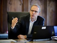 Pierre Meyer, chef du Service des finances, a annoncé qu’Yverdon disposait d’une situation financière très saine, malgré 34 millions d’investissements en 2011. © Muriel Antille