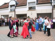 La fameuse Danse des Rois aura lieu dimanche matin à Montagny! En 2008, elle avait été pleine de couleurs. © Muriel Antille-a La fameuse Danse des Rois aura lieu dimanche matin à Montagny! En 2008, elle avait été pleine de couleurs. © Muriel Antille-a
