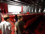 Fermée depuis plusieurs mois, la salle yverdonnoise ouvrira à nouveau ses portes mercredi prochain. Les enfants de «La Lanterne Magique» ont découvert en primeur les espaces rénovés et la projection numérique. © Muriel Antille Fermée depuis plusieurs mois, la salle yverdonnoise ouvrira à nouveau ses portes mercredi prochain. Les enfants de «La Lanterne Magique» ont découvert en primeur les espaces rénovés et la projection numérique. © Muriel Antille