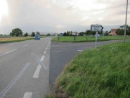 La voiture est arrivée sur ce léger talus après plusieurs tonneaux. Son chauffeur est décédé sur le coup. © La Région La voiture est arrivée sur ce léger talus après plusieurs tonneaux. Son chauffeur est décédé sur le coup. © La Région