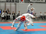 Zef Gjolaj s’envole, touche son adversaire à la tête, marque trois points et remporte le titre national des -68 kg! © Champi Zef Gjolaj s’envole, touche son adversaire à la tête, marque trois points et remporte le titre national des -68 kg! © Champi
