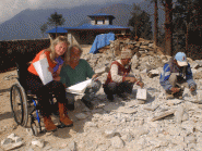 Nicole Niquille et son mari Marco Vuadens sur le site de l’hôpital à Lukla. DR