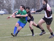 Bien que bloqué par un Bâlois, Joris Bachet parvient à faire une passe qui donnera une bonne occasion au RCY. © Juillerat Bien que bloqué par un Bâlois, Joris Bachet parvient à faire une passe qui donnera une bonne occasion au RCY. © Juillerat