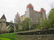 Les travaux de restauration de l’édifice, dont la 1e étape a provoqué une baisse des visiteurs, se poursuivent côté lac. © Juillerat