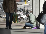 Les mendiants présents à Yverdon ne laissent personne indifférent. © Duperrex -a Les mendiants présents à Yverdon ne laissent personne indifférent. © Duperrex -a