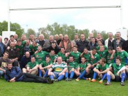 La jeune équipe du RCY avec les anciens, venus nombreux la soutenir samedi lors de cette dernière rencontre de la saison à domicile. Malgré les douloureuses défaites de ces derniers temps, le club reste soudé et entend se reconstruire en LNB la saison prochaine. © Juillerat La jeune équipe du RCY avec les anciens, venus nombreux la soutenir samedi lors de cette dernière rencontre de la saison à domicile. Malgré les douloureuses défaites de ces derniers temps, le club reste soudé et entend se reconstruire en LNB la saison prochaine. © Juillerat