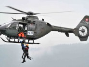 En collaboration avec l’Armée suisse, les brigades du lac des sites d’Yverdon et d’Ouchy se sont entraînées dans le but d’être capables de venir en aide à la population lorsque la situation impose une intervention en hélicoptère. © Michel Duperrex En collaboration avec l’Armée suisse, les brigades du lac des sites d’Yverdon et d’Ouchy se sont entraînées dans le but d’être capables de venir en aide à la population lorsque la situation impose une intervention en hélicoptère. © Michel Duperrex