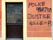 Police partout, Justice nulle part!!! Tout cela est très relatif, cela dépend de quel côté on se place! Bref, mais imaginez quelques instants le contraire, soit: Police nulle part, Justice partout! Certes, ce serait alors le paradis sur terre... avec néanmoins, pour sûr, un taux de chômage en forte augmentation! On n’a rien sans rien, tout a un prix! © Michel Duperrex
