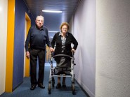 René et Micheline Balzli, ici à L’Expo Hôtel, qu’ils ont dû quitter pour Château-d’Oex en raison de leur handicap, pourraient voir leurs ennuis prendre fin. © Sophie Bürki-a René et Micheline Balzli, ici à L’Expo Hôtel, qu’ils ont dû quitter pour Château-d’Oex en raison de leur handicap, pourraient voir leurs ennuis prendre fin. © Sophie Bürki-a