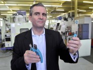 Jean-Christophe Joye, directeur du site yverdonnois d’Apex Tool, avec quelques produits fabriqués dans l’usine de la rue de la Roselière. © Michel Duperrex Jean-Christophe Joye, directeur du site yverdonnois d’Apex Tool, avec quelques produits fabriqués dans l’usine de la rue de la Roselière. © Michel Duperrex