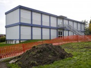 Plusieurs locaux provisoires ont déjà été construits à Grandson pour accueillir les élèves de l’arrondissement. © Michel Duperrex Plusieurs locaux provisoires ont déjà été construits à Grandson pour accueillir les élèves de l’arrondissement. © Michel Duperrex