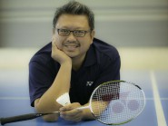 A Yverdon, Lawrence Chew est comme chez lui : dans le milieu du badminton, tout le monde connaît celui qui a officié comme entraîneur il y a quelques années. © Sophie Bürki A Yverdon, Lawrence Chew est comme chez lui : dans le milieu du badminton, tout le monde connaît celui qui a officié comme entraîneur il y a quelques années. © Sophie Bürki