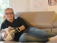 Noémie Beney a retrouvé le sourire. Elle a enfin pu quitter son divan, à Orbe, pour faire du sport. © Sophie Bürki Noémie Beney a retrouvé le sourire. Elle a enfin pu quitter son divan, à Orbe, pour faire du sport. © Sophie Bürki