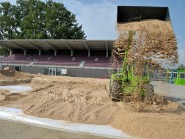 Les derniers grains de sable nécessaires au bon déroulement de Beach-City sont consciencieusement mis en place! © Michel Duperrex Les derniers grains de sable nécessaires au bon déroulement de Beach-City sont consciencieusement mis en place! © Michel Duperrex