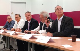 Pascal Cotter, directeur général adjoint des EHNV, Bertrand Vuilleumier, directeur médical, Jean-Daniel Carrard, syndic d’Yverdon-les-Bains, André Perret, président du Comité de direction, et Jean-François Cardis, directeur général (de g. à dr.). © Michel Duperrex