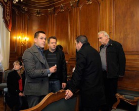 Pascal Gafner, avec une partie des soutiens de son parti: le président du Grand Conseil Jacques Nicolet, le député Michaël Buffat et le conseiller communal Michel Dubey (de g. à dr.). © Nadine Jacquet