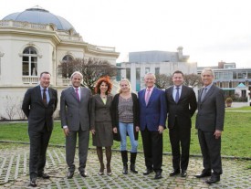 De g. à dr.: Guy Lindt, directeur, Yves Braunschweig, président des conseils d’administration, Gloria Capt et Marianne Savary, administratrices (pour Grand Hôtel des Bains S.A. et Cité des Bains S.A.), ainsi que Bernard Russi, président-directeur général, Nicolas Crognaletti, directeur général, et Jean-Michel Rupp, directeur général adjoint (pour le groupe Boas). © Simon Gabioud