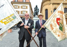 Yves Richard, l’abbé-président de l’Abbaye des Armes réunies (à g.), et Thierry Gaberell, celui de l’Abbaye d’Yverdon, officieront, pour la première fois, ensemble en 2017. © Carole Alkabes