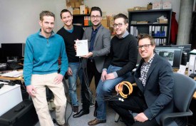 L’équipe de DEPsys, avec, de g. à dr.: Romain Bornet, responsable logiciel, Simon Kissling, responsable mandats, Michael De Vivo, directeur général, Guillaume Besson, directeur opérationnel et Joël Jaton, directeur technique. © Nadine Jacquet