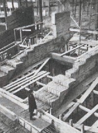 La construction du stade, ici les gradins de la tribune principale, a été réalisée entre septembre 1959 et juillet 1960. Images tirées du Bulletin technique de la Suisse romande, 1961