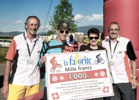 Le sécrétaire Raymond Briand, le spécialiste de BMX Romain Tanniger , Valérie Jaggi Wepf, municipale d’Yverdon, et le président Renato Lauria. © Champi