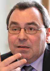 Le programme a été présenté par les différents partenaires, ici Jean-Claude Ruchet, municipal de la jeunesse et de la cohésion sociale. © Michel Duperrex