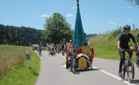Quelques objets roulants non identifiés ont profité des routes sans voiture. © Camille Bardet