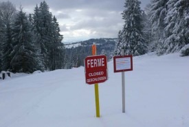 En raison d’un fort redoux, les pistes de la région connaissent désormais toutes le même sort que ce tronçon des Rasses. © Aubert -a