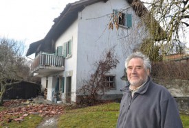 Si l’incendie n’a heureusement fait aucun blessé, il a néanmoins infligé de très lourds dégâts à la maison, propriété de François Crisinel. © Michel Duperrex