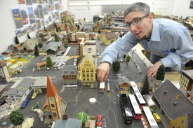 Le monde miniature de Cyrill Loosli lui permet de s’immerger dans une autre réalité. © Michel Duperrex