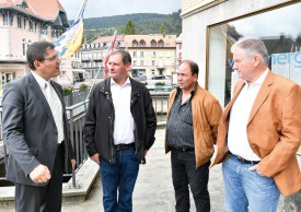 De g. à dr.: Stéphane Costantini, syndic de Vallorbe, Etienne Candaux, syndic de Premier, Claude Languetin, syndic de Vaulion et Claude Recordon, président de VOénergies et syndic d’Orbe. © Pierre Blanchard