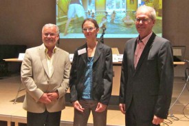 Le professeur Thierry Carrel (à dr.), en compagnie de Daniel Duperrex, président de Cardio-Gym Yverdon & environs, et de Claudia Pohl, coordinatrice de la Fondation suisse de cardiologie. © Juillerat