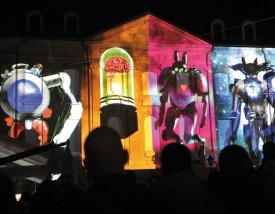 En plus de la performance artistique commune, les artistes ont fait des démonstrations de speed painting sur les murs de l’Hôtel de Ville. © Michel Duperrex