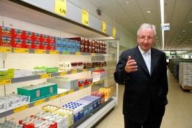 René Rohner, porte-parole romand d’Aldi Suisse, dans la filiale flambant neuve du discounter à Orbe. © Muriel Antille René Rohner, porte-parole romand d’Aldi Suisse, dans la filiale flambant neuve du discounter à Orbe.