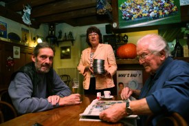 Michel, Milda et Jean s’habituent tant bien que mal à ce premier jour sans fumée.