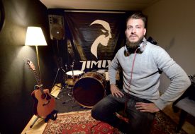 Jimix, dans son propre studio. ©Michel Duperrex / Charles Baron