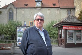 Jacques Levaillant, président de l’ARCHY. La réfection de la façade qui donne sur la rue de la Plaine est au programme des travaux futurs. ©Carole Alkabes